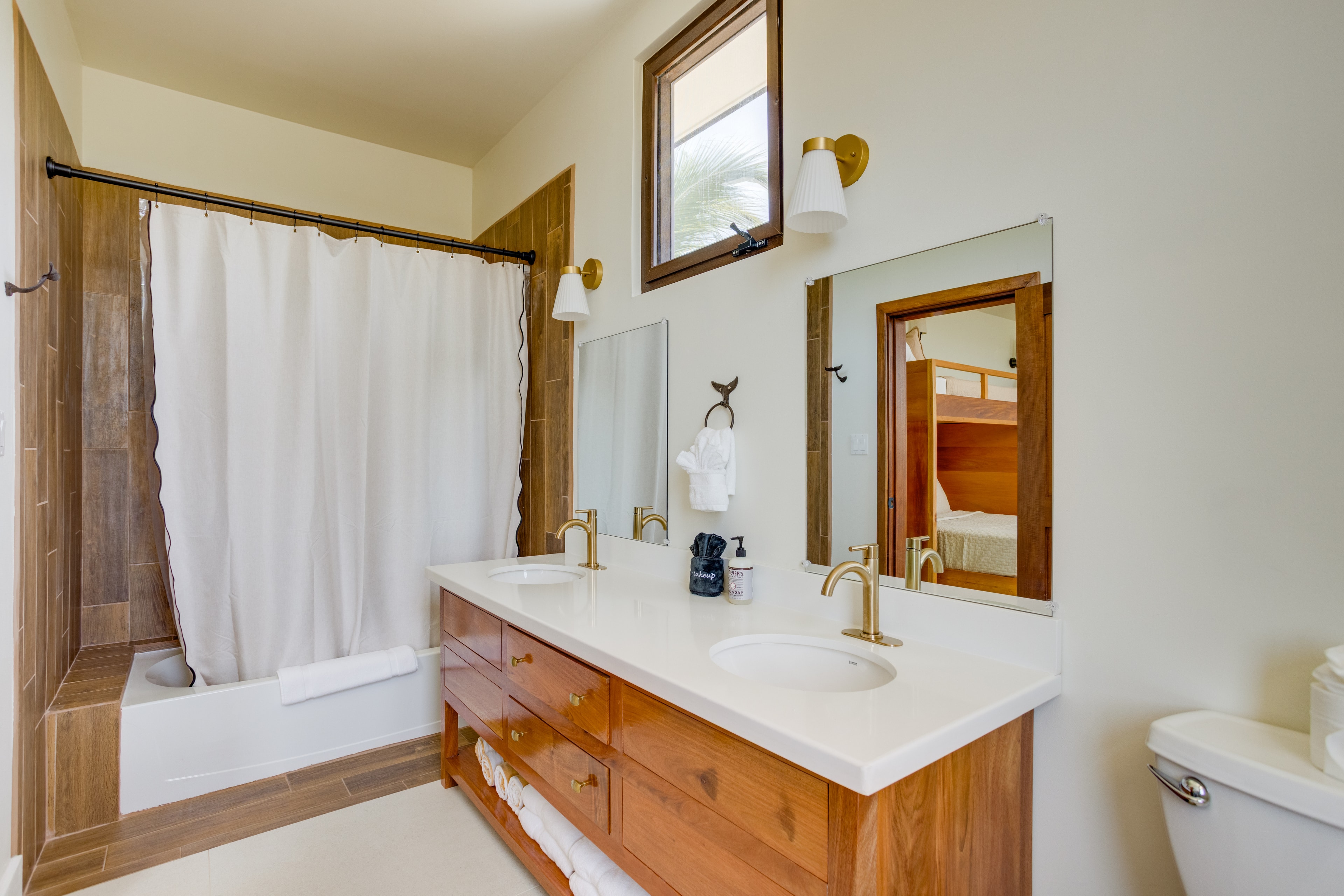 Bunk room ensuite with double vanity and tub/shower